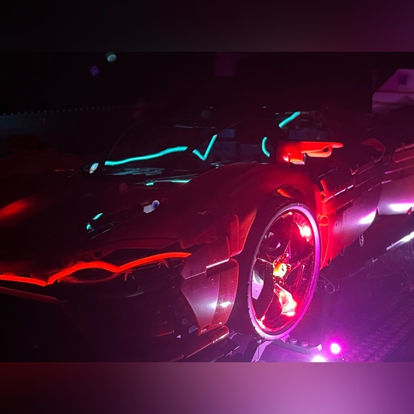 Custom 1:8 Ferrari Daytona SP 3 - Picture 11 of 12